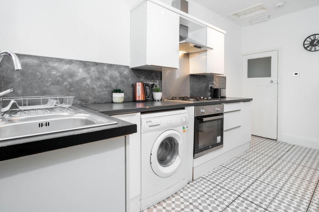 5 Bedroom House - 11 Guests - Garden - Wifi - Smart Tv - Top Rated - Large Driveway 4 Multiple Vehicles - Perfect For Contractors Birmingham Dış mekan fotoğraf
