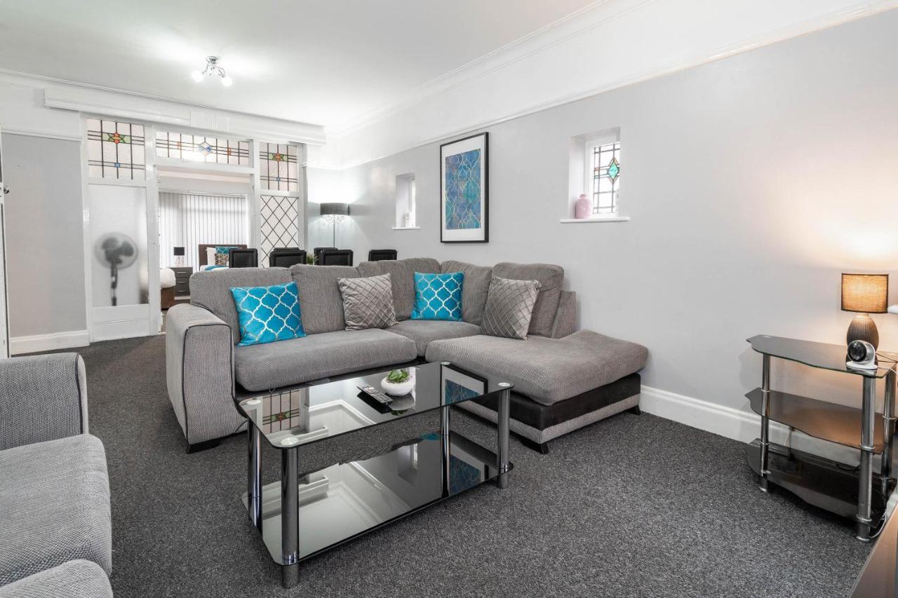 5 Bedroom House - 11 Guests - Garden - Wifi - Smart Tv - Top Rated - Large Driveway 4 Multiple Vehicles - Perfect For Contractors Birmingham Dış mekan fotoğraf