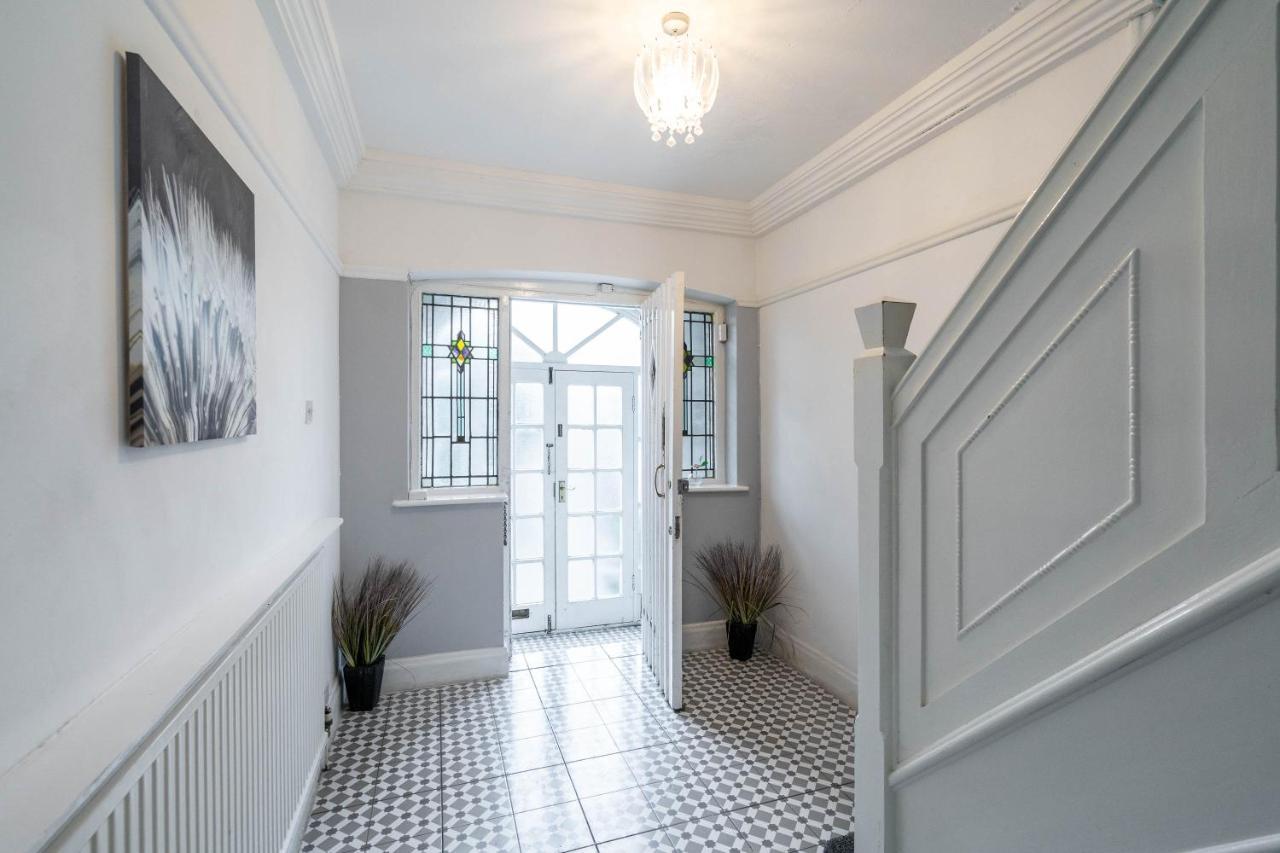 5 Bedroom House - 11 Guests - Garden - Wifi - Smart Tv - Top Rated - Large Driveway 4 Multiple Vehicles - Perfect For Contractors Birmingham Dış mekan fotoğraf