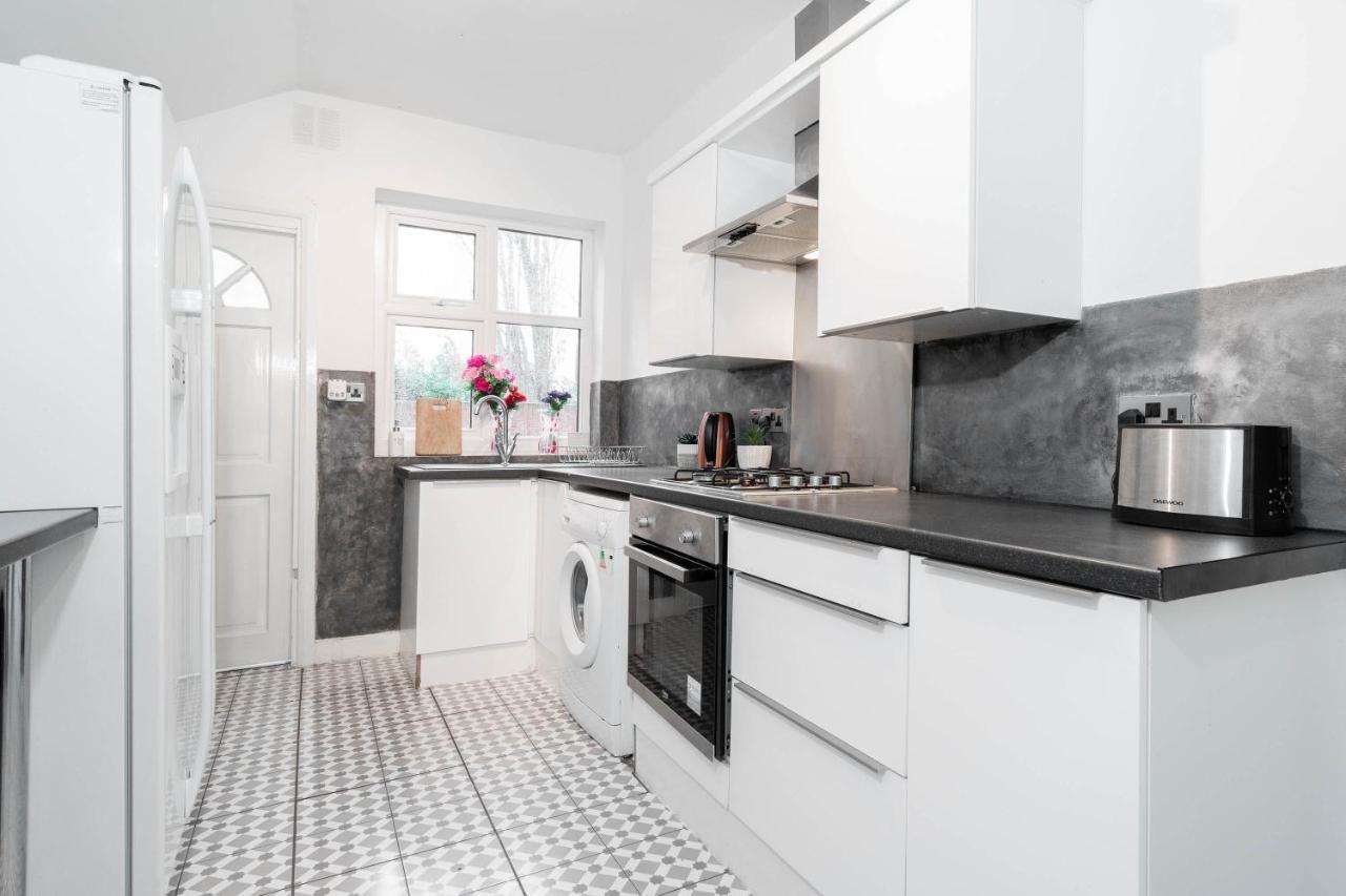 5 Bedroom House - 11 Guests - Garden - Wifi - Smart Tv - Top Rated - Large Driveway 4 Multiple Vehicles - Perfect For Contractors Birmingham Dış mekan fotoğraf