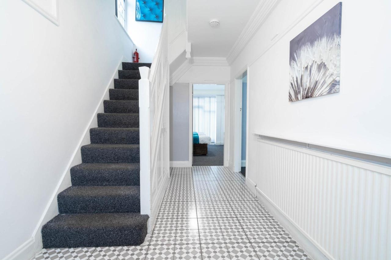 5 Bedroom House - 11 Guests - Garden - Wifi - Smart Tv - Top Rated - Large Driveway 4 Multiple Vehicles - Perfect For Contractors Birmingham Dış mekan fotoğraf
